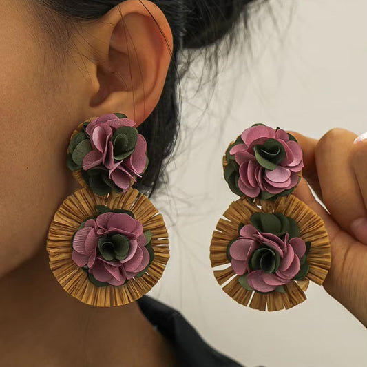 Handmade Boho Raffia Daisy Dangle Earrings – Trendy Floral Jewelry for Women & Girls