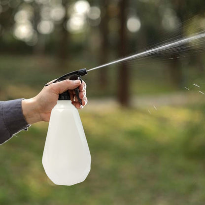 Spray Bottle with Adjustable Nozzle – 500ml Multi-Purpose Watering, Cleaning & Planting Tool